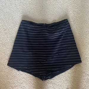 Lulus black and white skort